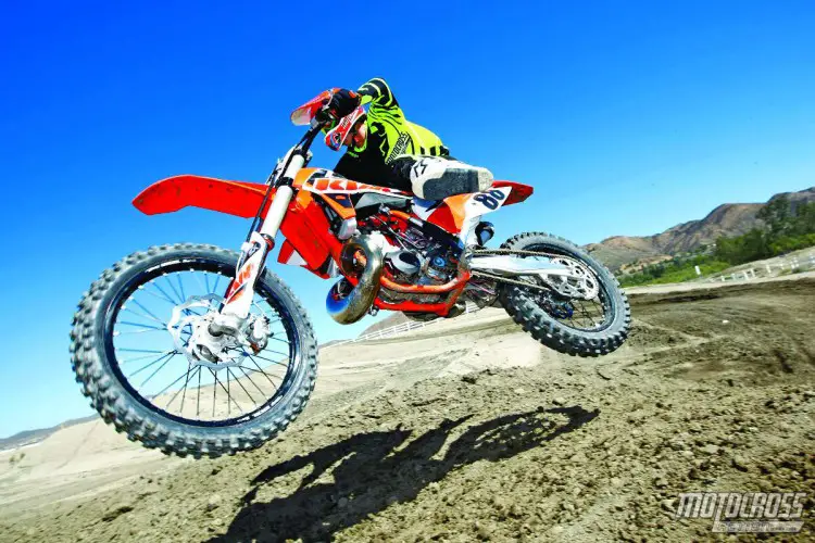 2015-2stroke-shootout-11
